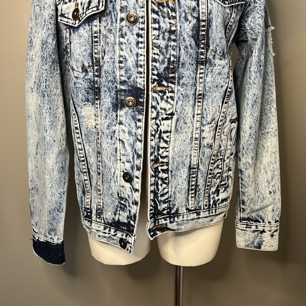 NWT DENIM JACKET - Picture 5 of 14